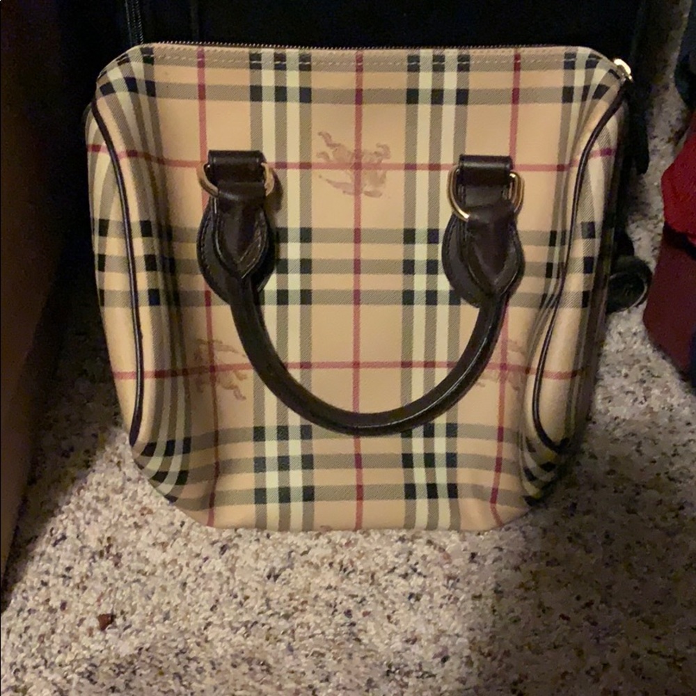 Burberry bag - Picture 2 of 11
